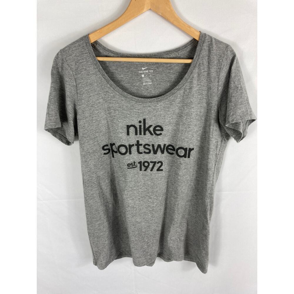 Nike The Nike Tee Nike Sportswear Est 1972 Graphic Tshirt Grey Size Medium